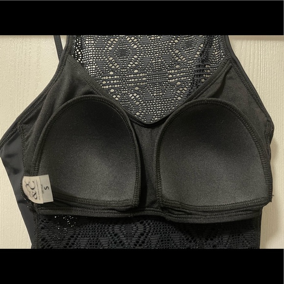 COPY - One piece swim suit - Picture 7 of 9